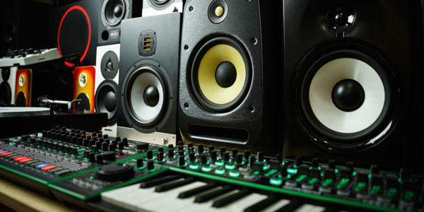 Indovisual Sebagai Distributor Sound System Jogja Juga Menyediakan Kebutuhan Audio di Ruang Studio Seperti Studio Musik dan Studio Podcast
