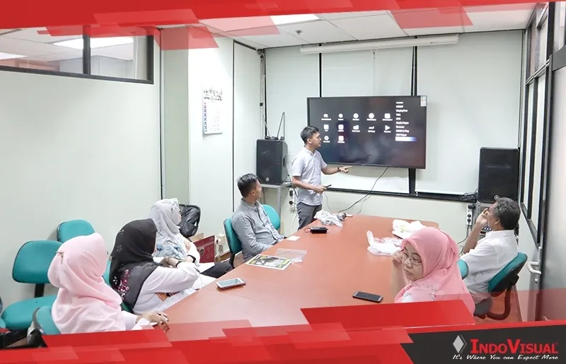 Training-Penggunaan-Multi-Touch-Interactive-Display-di-Kementrian-Lingkungan-Hidup-&-Kehutanan-COVER