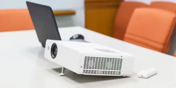 Rekomendasi Portable Projector Terbaik di Kelasnya