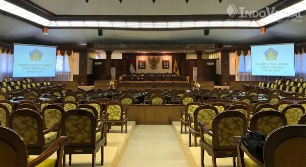 DPRD Provinsi Bali Menjadi Mitra Indovisual dengan Memasang Laser Proyektor di Gedung DPRD Bali