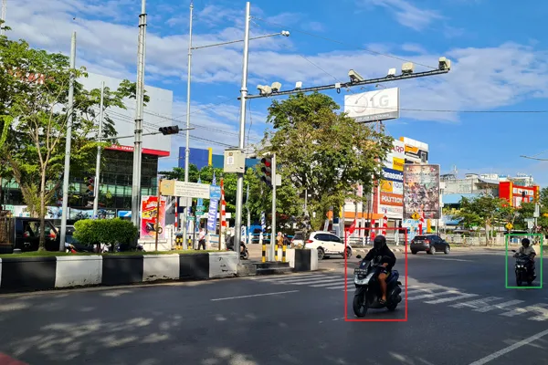 Pemantauan Pelanggaran Menerobos Lampu Merah dengan Kamera ETLE yang Terintegrasi E-Police