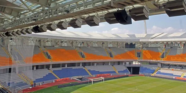 Penggunaan Perangkat Audio Berupa Sound System di Stadion Sepak Bola