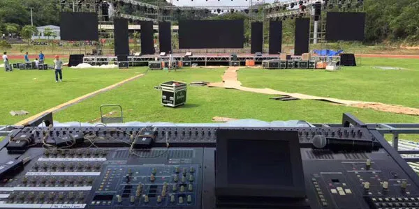 Paket Perangkat yang Tersedia pada Sound System 20.000 Watt di Lapangan Outdoor