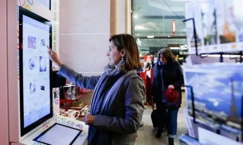 Penggunaan Monitor Touchscreen Dalam Melihat Katalog Barang dalam Sebuah Kiosk