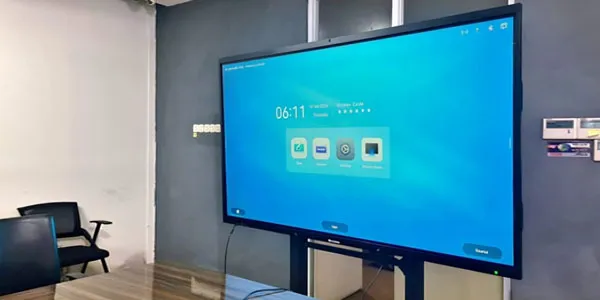 Monitor Besar untuk Presentasi Profesional dengan Menggunakan Interactive Flat Panel dari Microvision